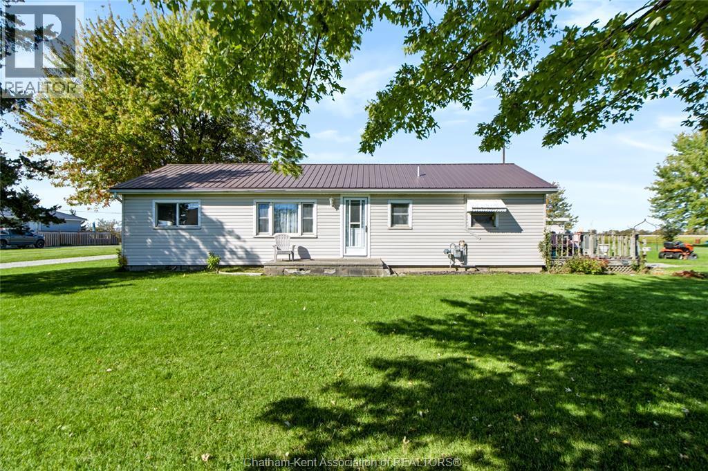 3-bedroom Single Family at 6595 Middle Line, South Buxton — photograph 2