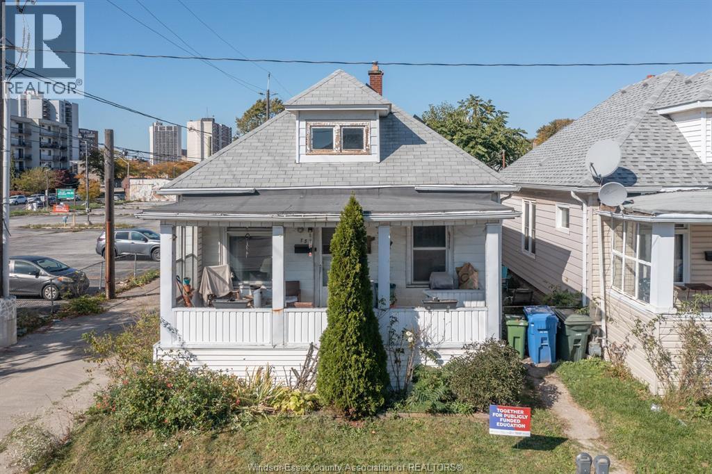 3-bedroom Single Family at 156 Erie Street, Windsor — primary photograph