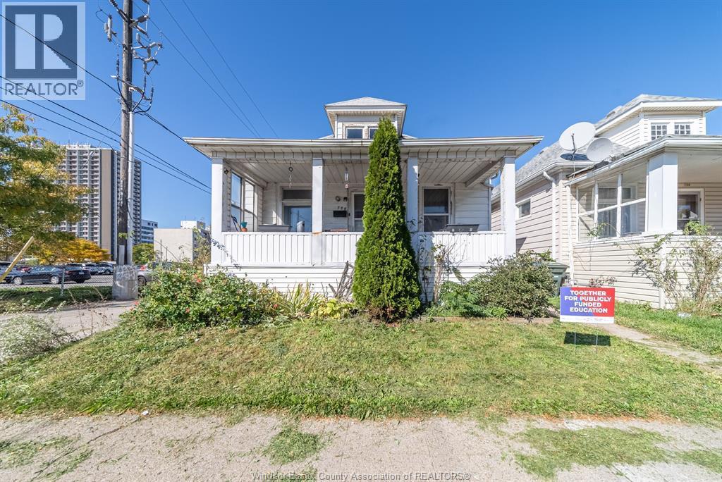 3-bedroom Single Family at 156 Erie Street, Windsor — photograph 2