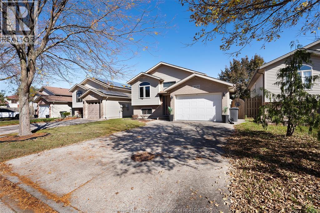 5-bedroom Single Family at 3620 Shinglecreek Court, Windsor — photograph 3