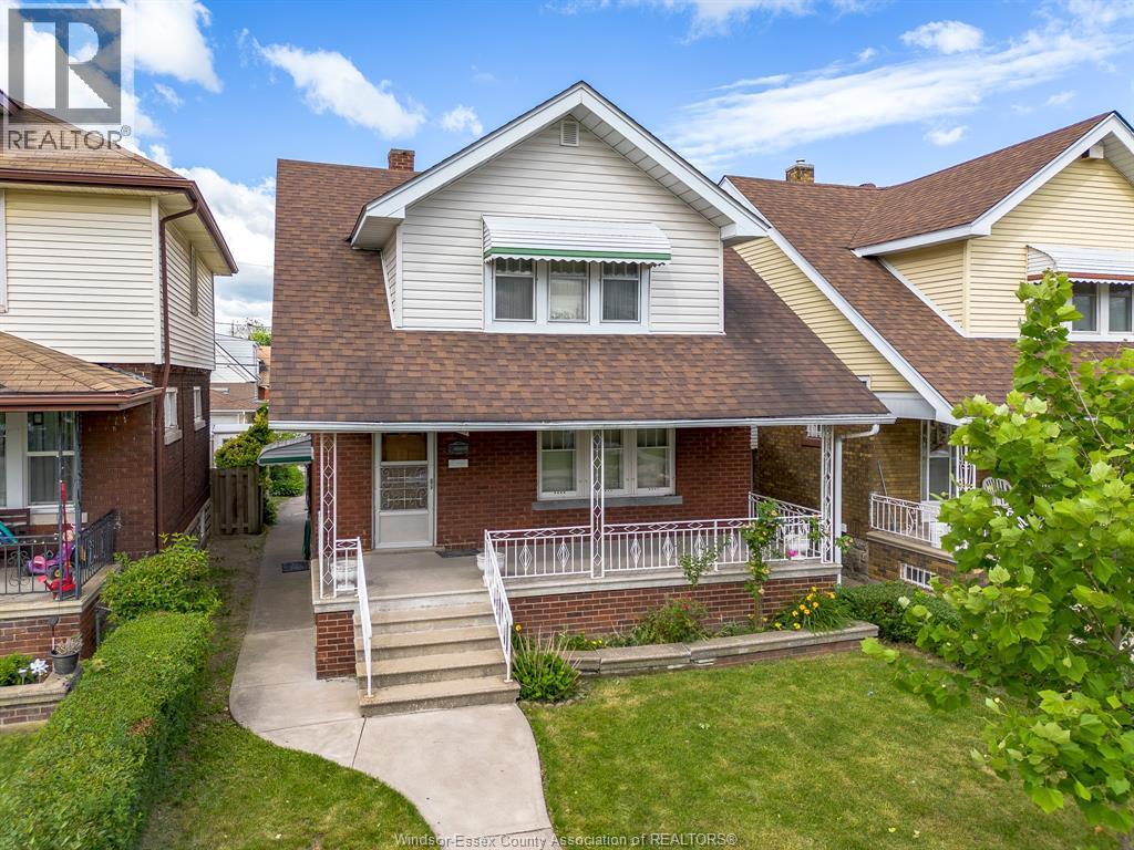 3-bedroom Single Family at 1165 Marentette, Windsor — photograph 2