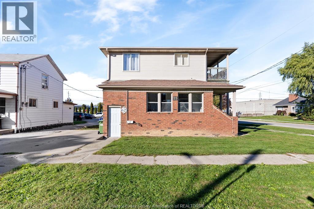 9-bedroom Single Family at 25 Clark Street, Leamington — photograph 2