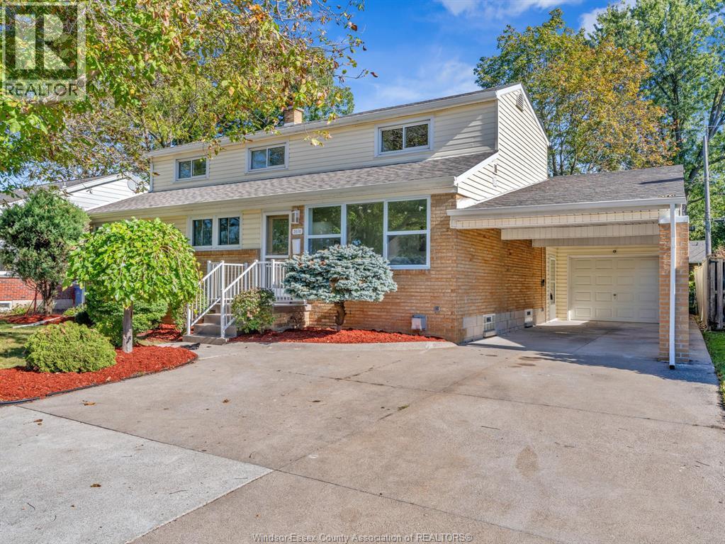 4-bedroom Single Family at 3518 Woodland Avenue, Windsor — primary photograph