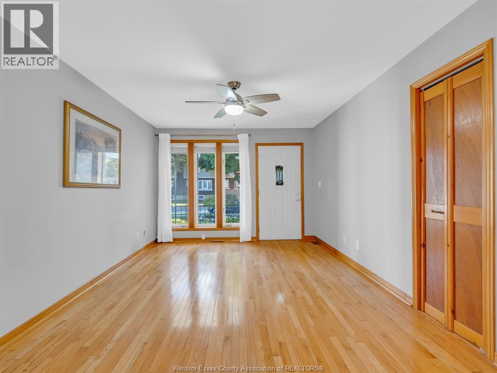 3-bedroom Single Family at 1107 Janette, Windsor — photograph 2