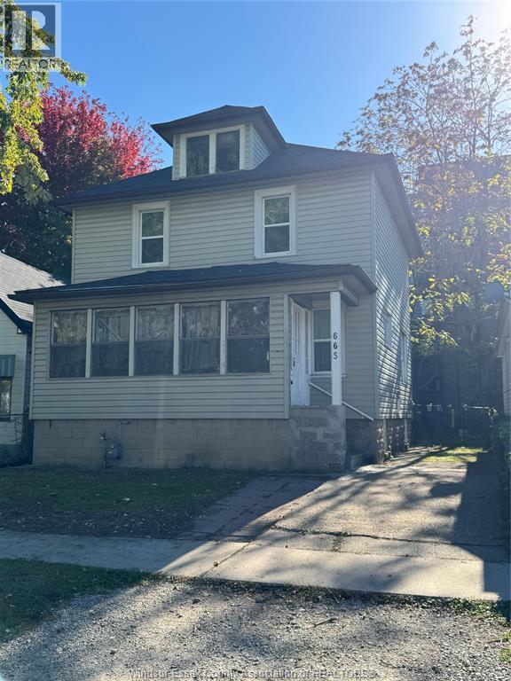 4-bedroom Single Family at 665 St Joseph Street, Windsor — primary photograph