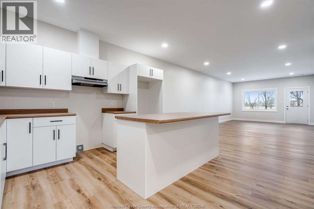 3-bedroom Single Family at 21283 Harbour Road #1, Wheatley — photograph 3