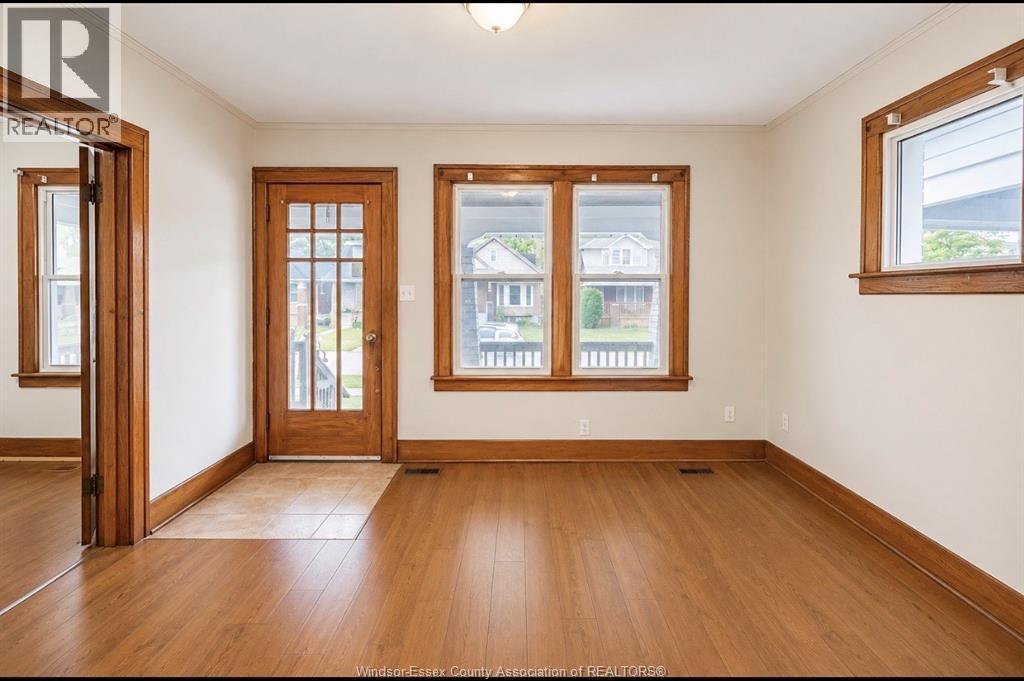 7-bedroom Single Family at 521 Rankin, Windsor — photograph 3