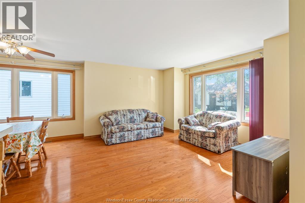 3-bedroom Single Family at 120 Rivervilla Court, LaSalle — photograph 3