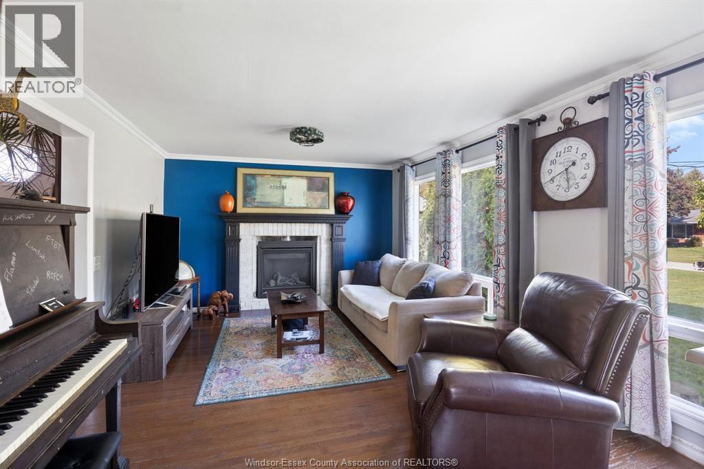 4-bedroom Single Family at 117 Hunter Drive, Amherstburg — photograph 3