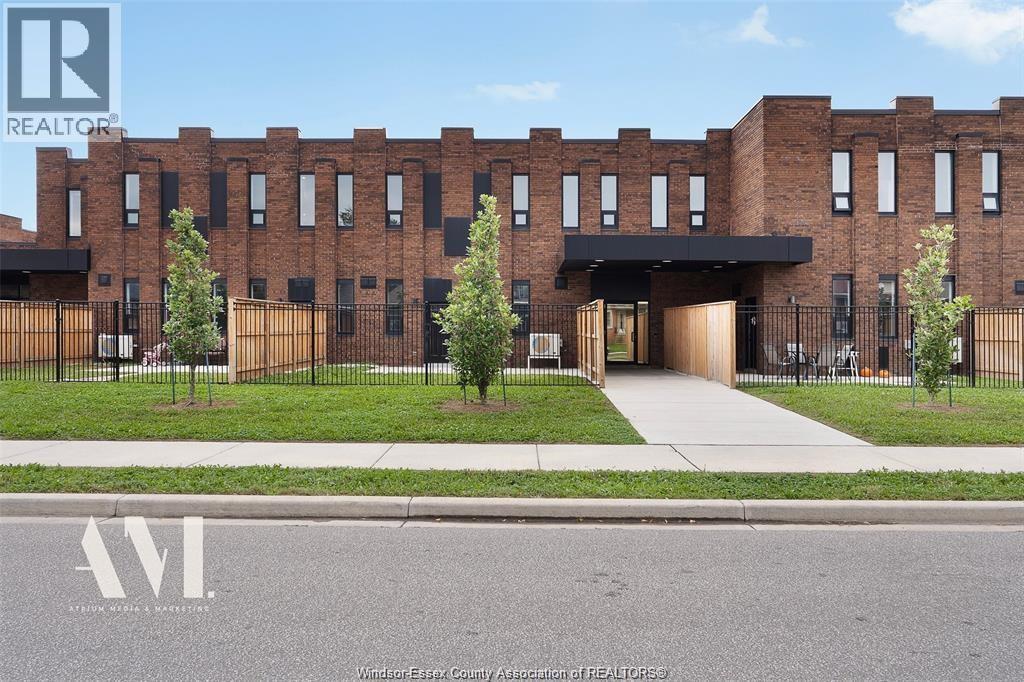 2-bedroom Single Family at 930 Marion, Windsor — primary photograph
