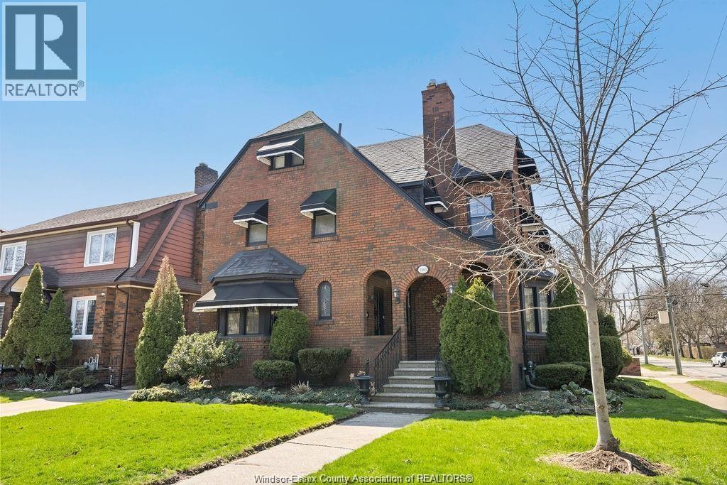 5-bedroom Single Family at 2203 Victoria Avenue, Windsor — primary photograph